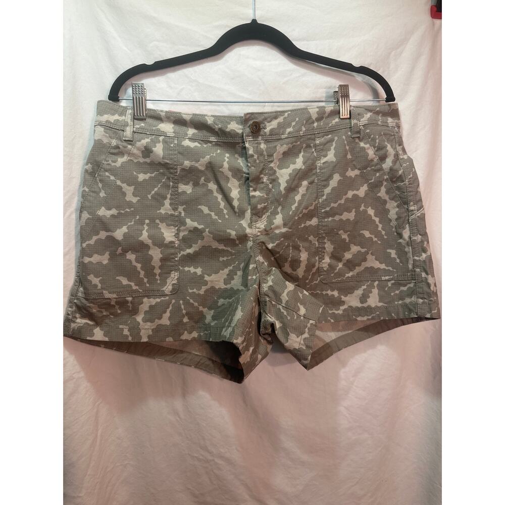 NWT North Face Camo Shorts